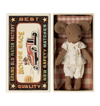 Ratón hermana mayor en caja de cerillas