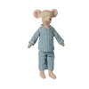 Ratón mediano en pijama