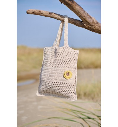 Bolso de crochet color crema con flor amarilla