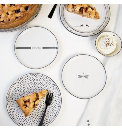 Plato blanco con libélula